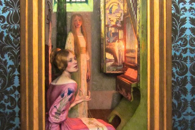 Dipinto incorniciato esposto in galleria, valutazione delle opere d'arte