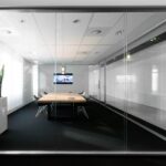Sala riunioni vetrata, governance nel private banking
