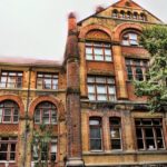 Edificio istituzionale in mattoni, vigilanza bancaria